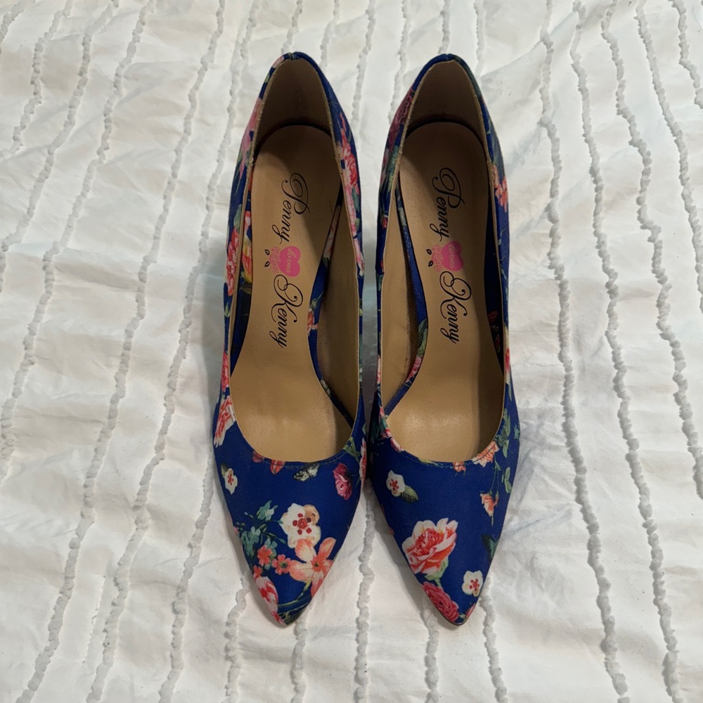 Blue floral heels 7.5